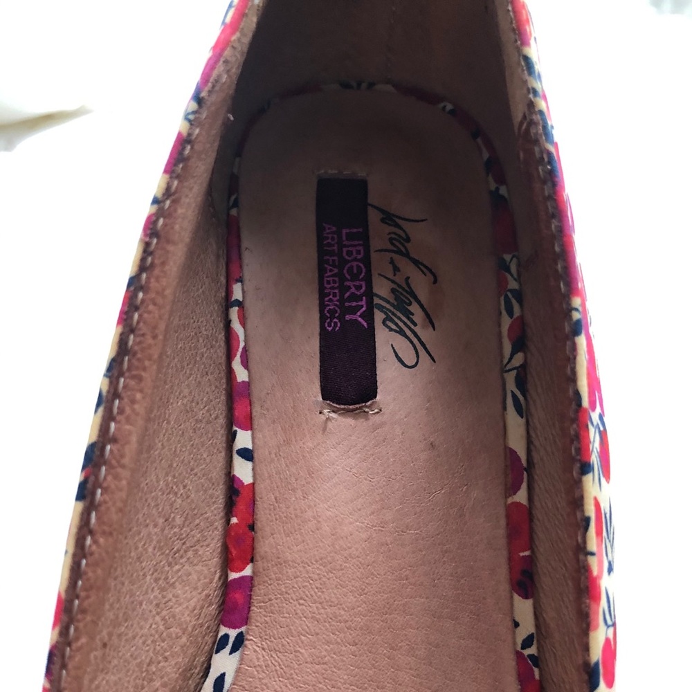 Shoes - Picture 7 of 9